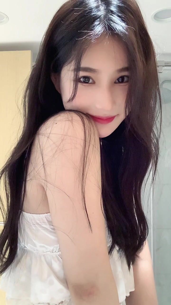 郑州qt会所发现个美少女，胸大屁股大，水多的一比